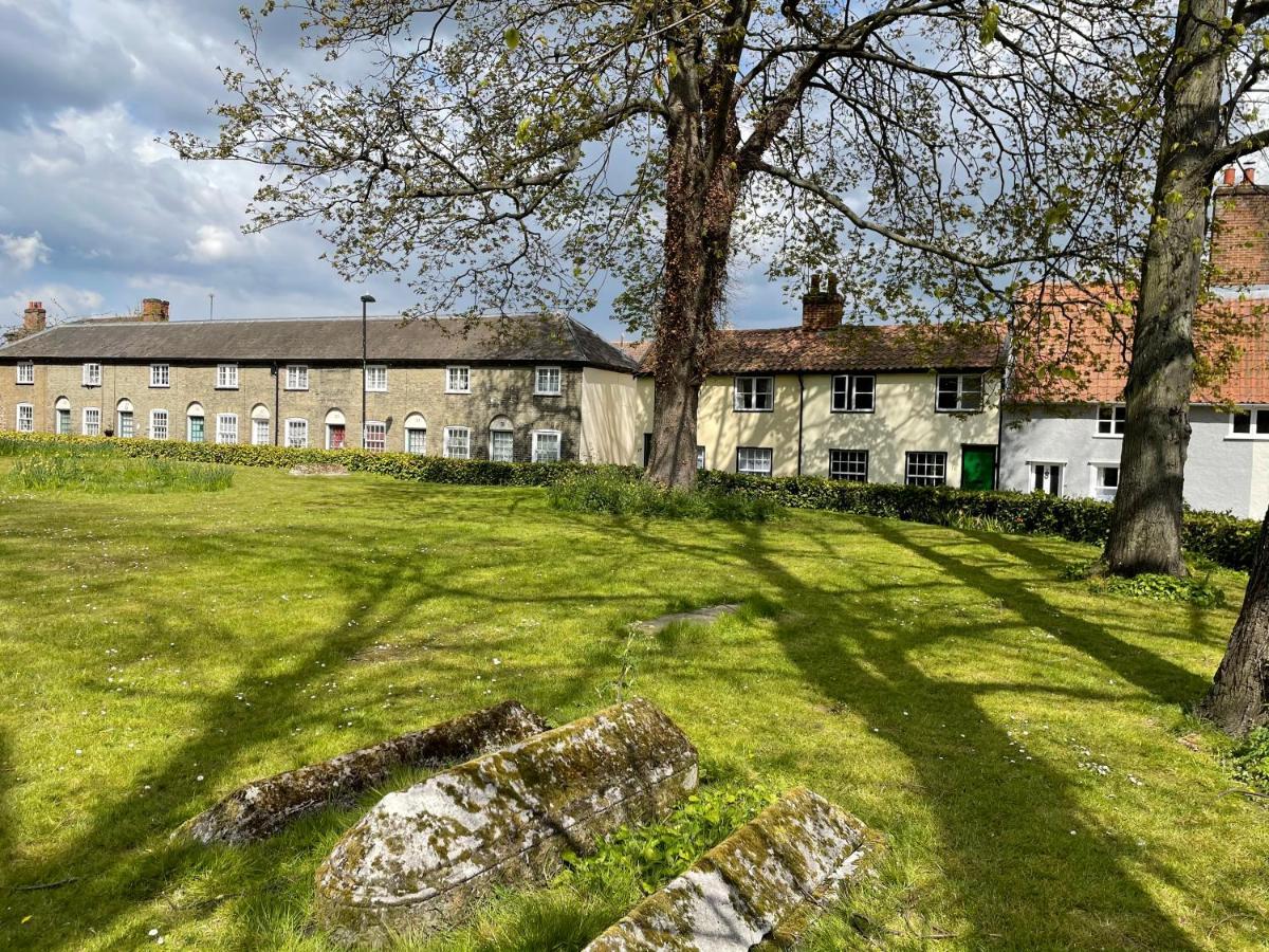 Charming Town Centre Character Cottage With Parking Stowmarket Bagian luar foto